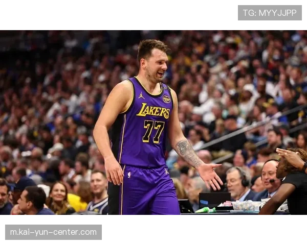 湖人最后9秒进攻战术执行 东契奇空位犹豫成转折